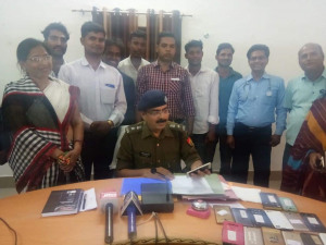 उरई:16 गुमशुदा मोबाइलों की बरामदगी 2