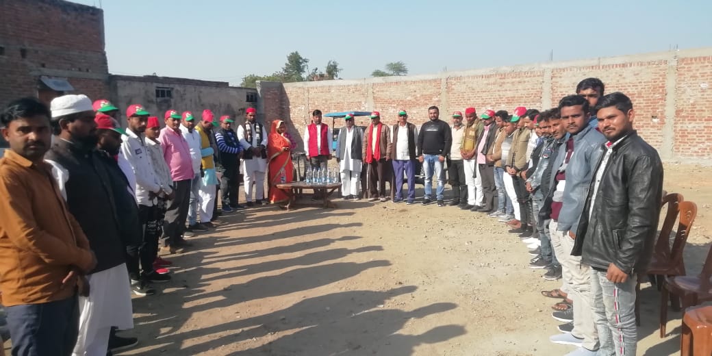 जालौन-युवा घेरा कार्यक्रम समाजवादी पार्टी युवाओं से संवाद कर समाजवादी सरकार में चलाएंगे विकास कार्य योजनाओं की चर्चा सोनी न्यूज़