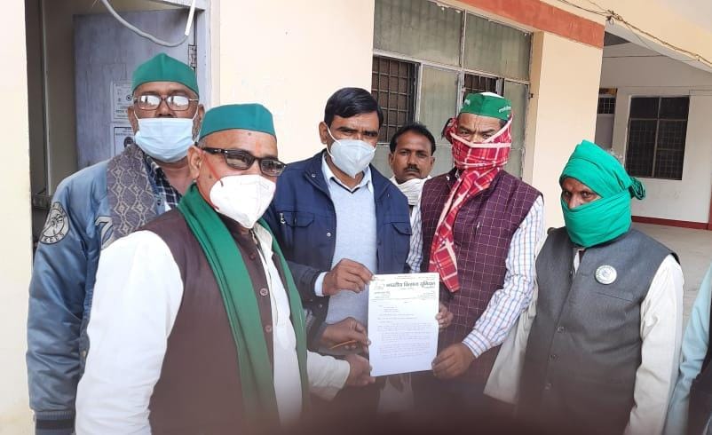 किसानों ने मनाया विश्वासघात दिवस, चार सूत्रीय मांगों का सौंपा ज्ञापन सोनी न्यूज़